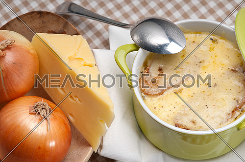 oinion soup on clay pot with melted cheese and bread on top