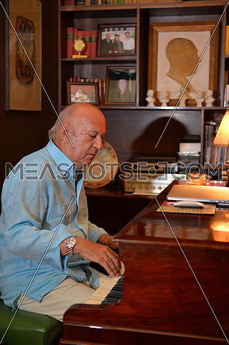 Egyptian Pianist Omar Khayrat in his residence on 15 June 2015
الموسيقار المصري عمر خيرت في منزله