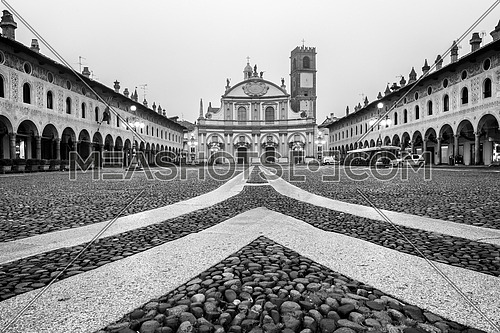 Ducale square Vigevano Black and white