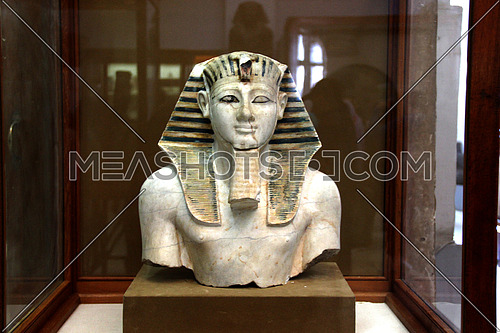 a photo from the Egyptian museum showing monumental statue belonging to ancient Egyptian civilization
