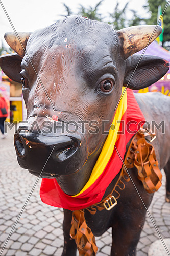 a bull's statue with a Spanish flag, a typical symbol of Spain.outdoor close up.