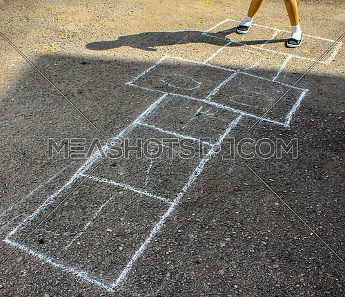 The hopscotch game in arabic numbers