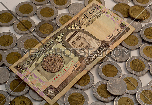 one Riyal with one egyptian pound coins