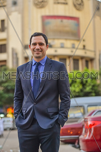 tunisian actor dhafer al abdeen during a photoshoot in the street on 6 July 2015
الممثل التونسي ظافر العابدين