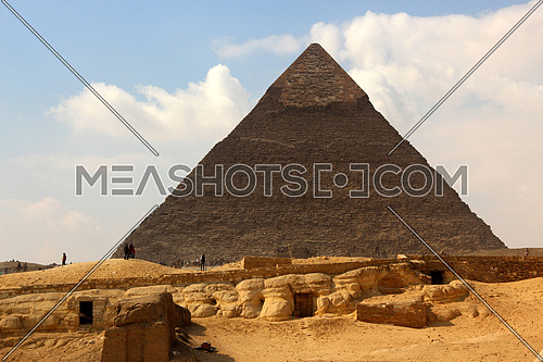 a photo showing the great  pyramid build in Giza during the pharaohs ancient civilization and the architecture style  used