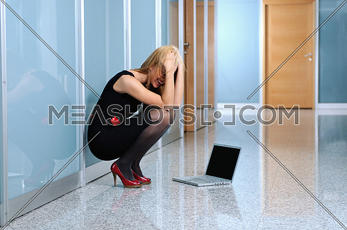 young woman business problem laptop