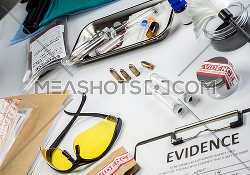 Police record along with some forensic evidence of murder at Laboratorio forensic equipment, conceptual image