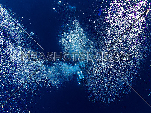 Bubbles of a diving group