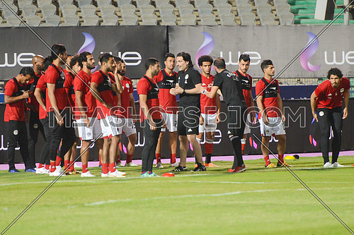 The Egyptian national football team, led by Portuguese coach Hector Cooper, conducted his final training on Saturday 9 April 2018 at the Cairo International Stadium, before traveling to Russia for the 2018 World Cup.
Mohamed Salah, the star of the Egyptian team and the Liverpool Club of England, appeared in the last Pharaohs training. The fans were keen to greet the Egyptian Pharaoh, who went to the fans to reassure him after the injury.