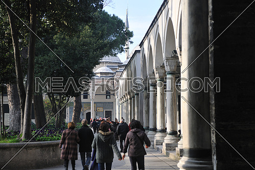 tourists walking in Istanbul blue mosque area